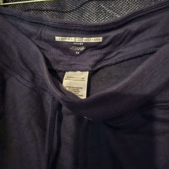 Tommy Hilfiger Shorts - Picture 3 of 3